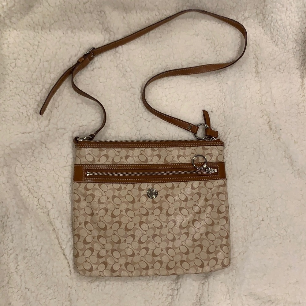 Coach cross body. Strap detached on right side! No stains. Excellent condition